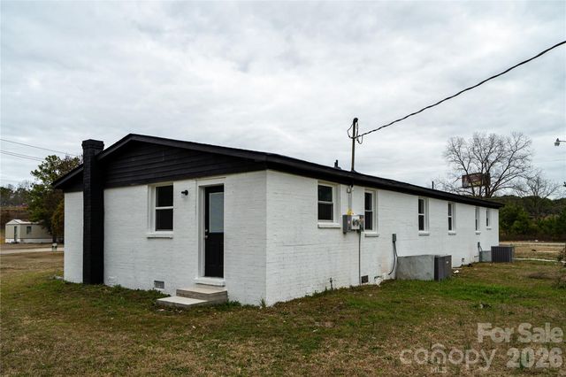 421 Pineville Road, Darlington, SC 29532