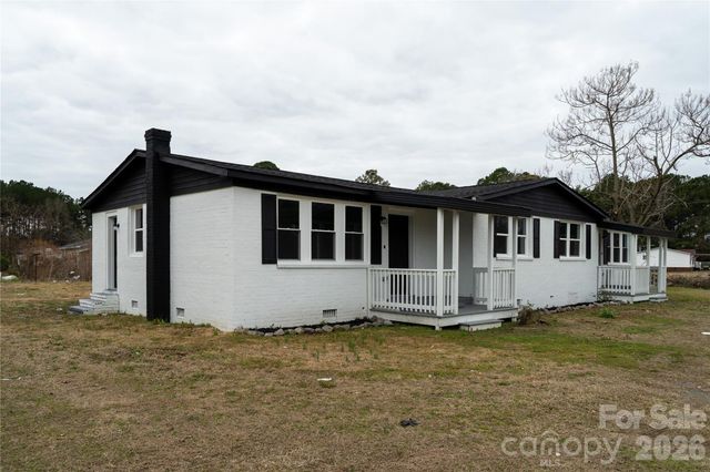 421 Pineville Road, Darlington, SC 29532