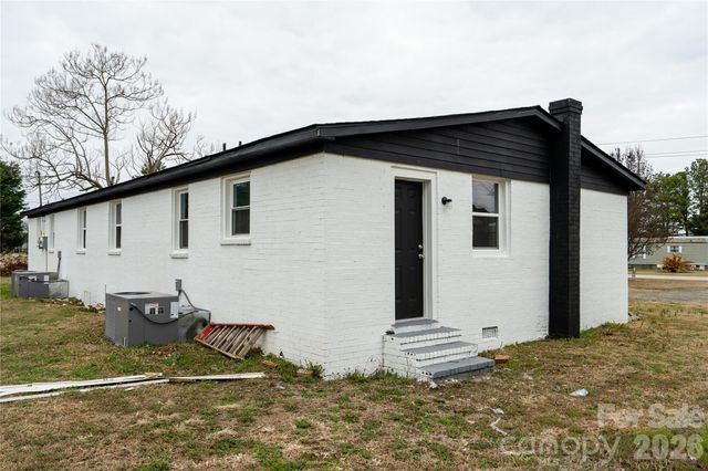 421 Pineville Road, Darlington, SC 29532