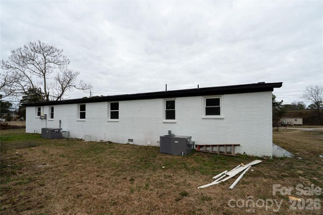 421 Pineville Road, Darlington, SC 29532