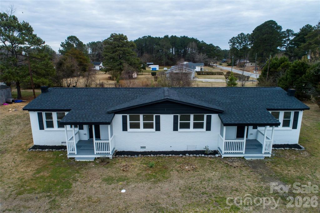 421 Pineville Road, Darlington, SC 29532