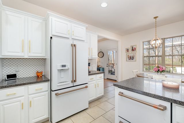 1604 Becca Ln, Columbia, TN 38401