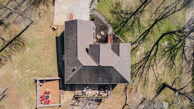 1604 Becca Ln, Columbia, TN 38401