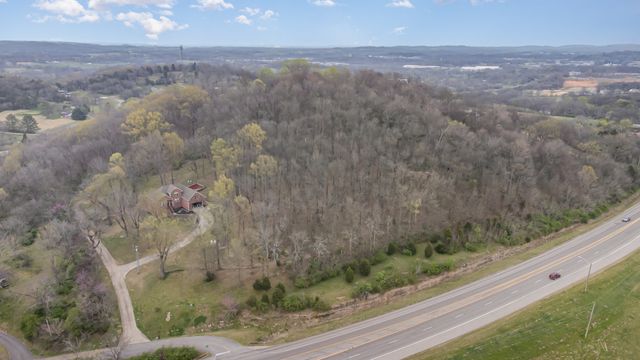 1604 Becca Ln, Columbia, TN 38401