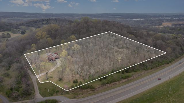 1604 Becca Ln, Columbia, TN 38401