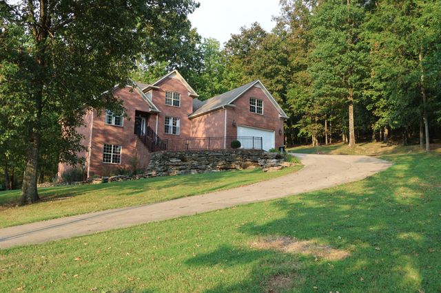 1604 Becca Ln, Columbia, TN 38401