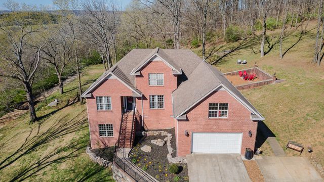 1604 Becca Ln, Columbia, TN 38401