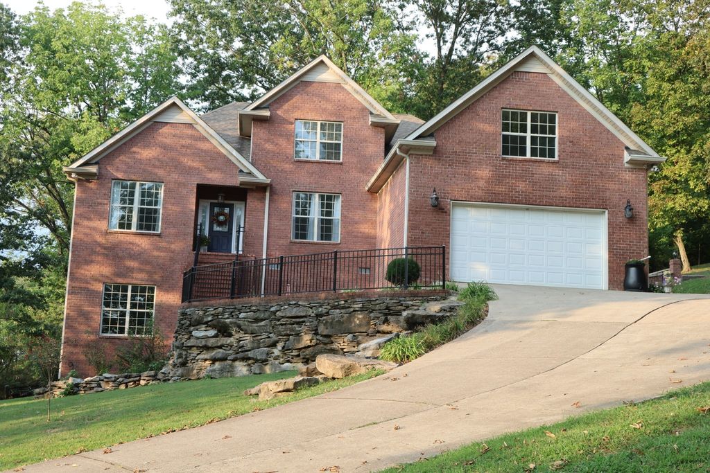 1604 Becca Ln, Columbia, TN 38401