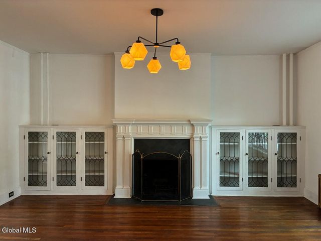 140 Chestnut Street, Albany, NY 12210