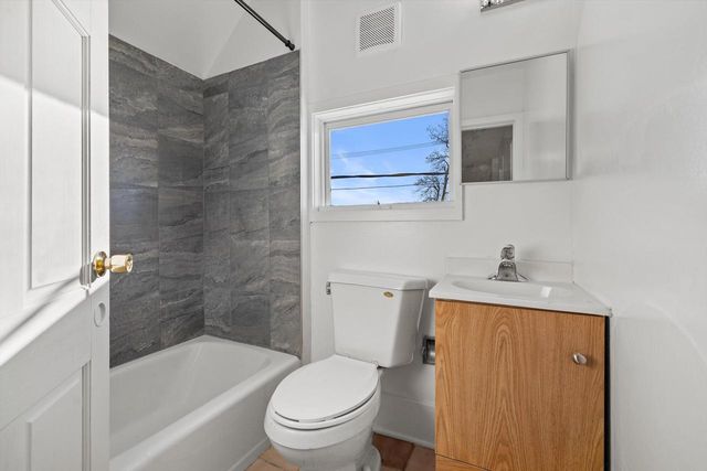 6036 3rd AVENUE, Kenosha, WI 53143