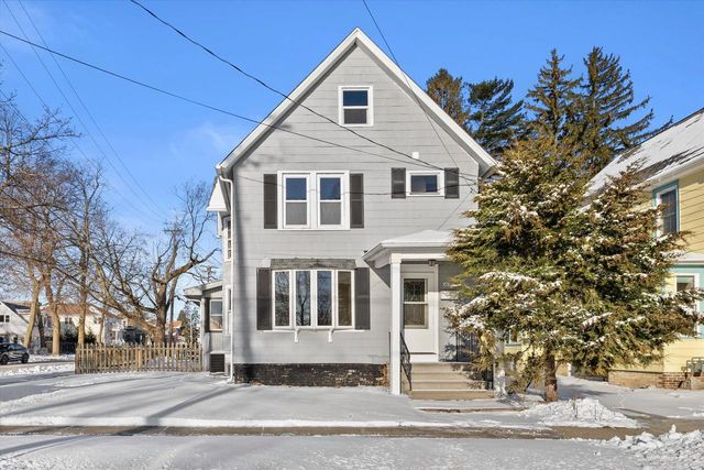 6036 3rd AVENUE, Kenosha, WI 53143