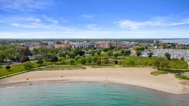 6036 3rd AVENUE, Kenosha, WI 53143