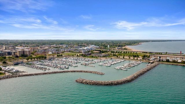 6036 3rd AVENUE, Kenosha, WI 53143