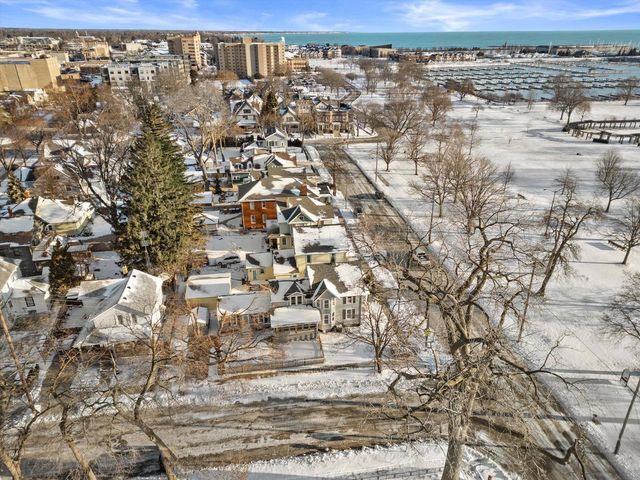 6036 3rd AVENUE, Kenosha, WI 53143