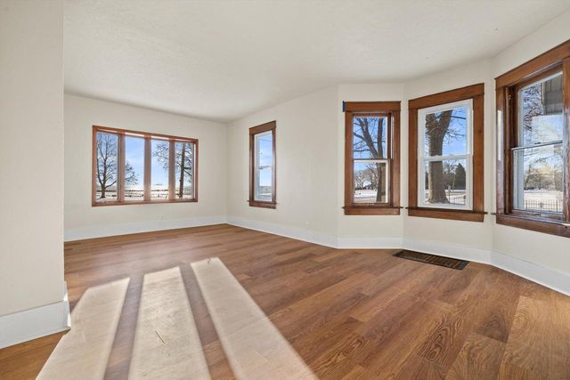 6036 3rd AVENUE, Kenosha, WI 53143