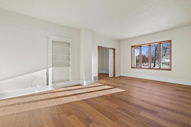 6036 3rd AVENUE, Kenosha, WI 53143