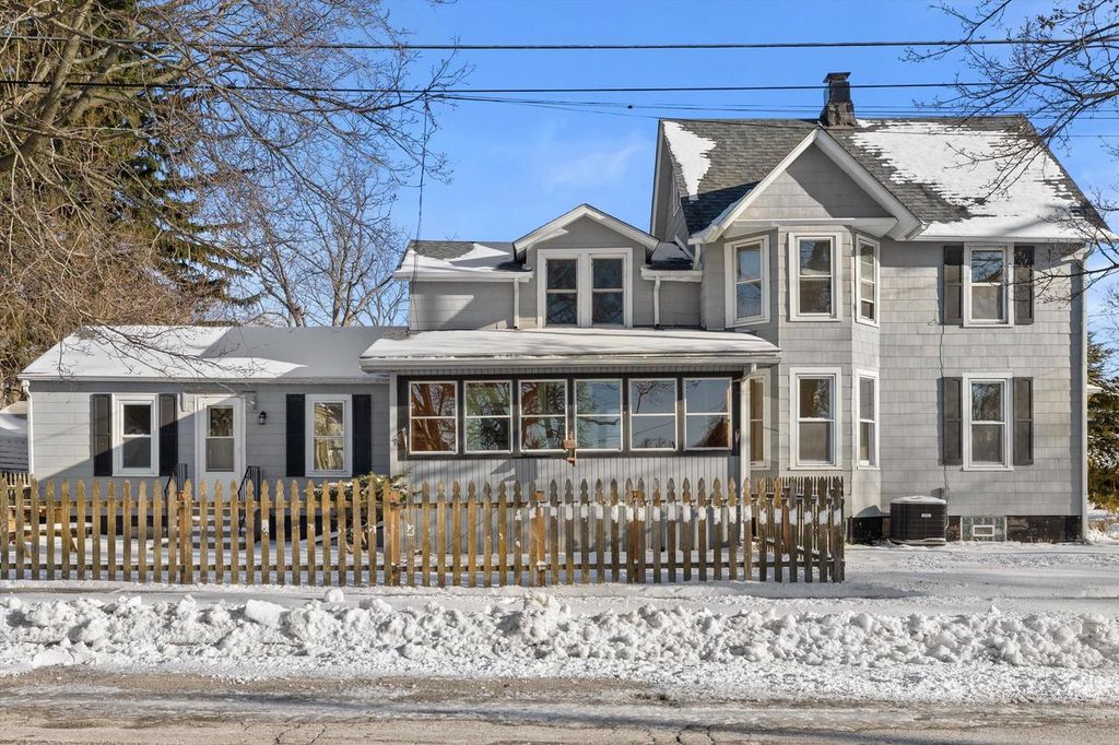 6036 3rd AVENUE, Kenosha, WI 53143