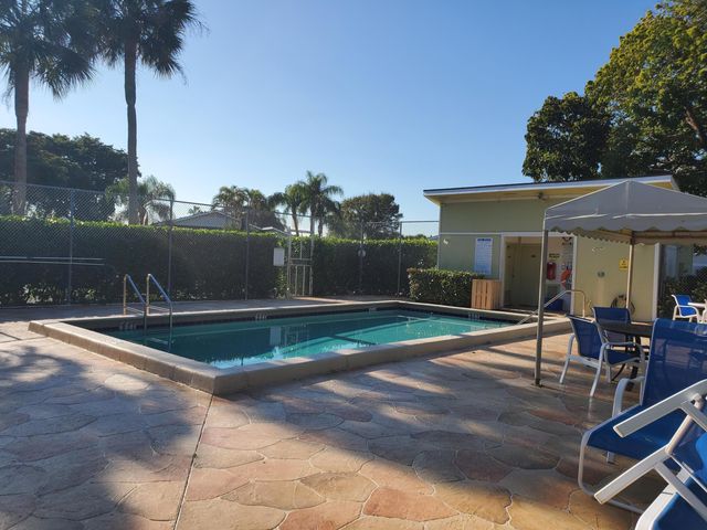 4327 Willow Brook Circle, West Palm Beach, FL 33417