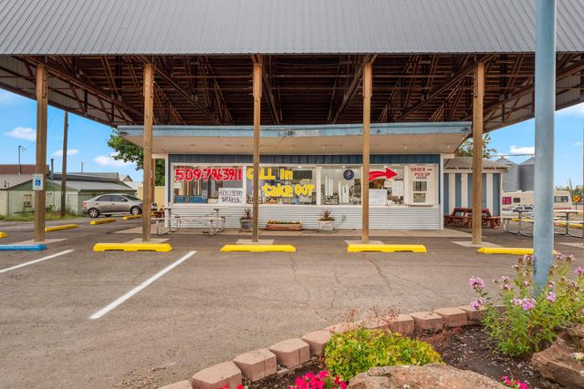 210 W Broadway Ave, Reardan, WA 99029