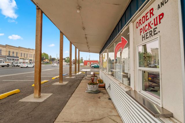 210 W Broadway Ave, Reardan, WA 99029