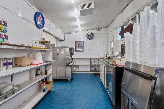 210 W Broadway Ave, Reardan, WA 99029