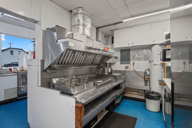 210 W Broadway Ave, Reardan, WA 99029