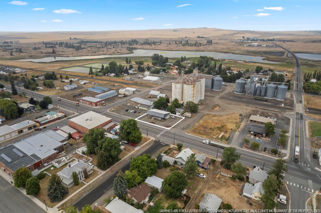 210 W Broadway Ave, Reardan, WA 99029
