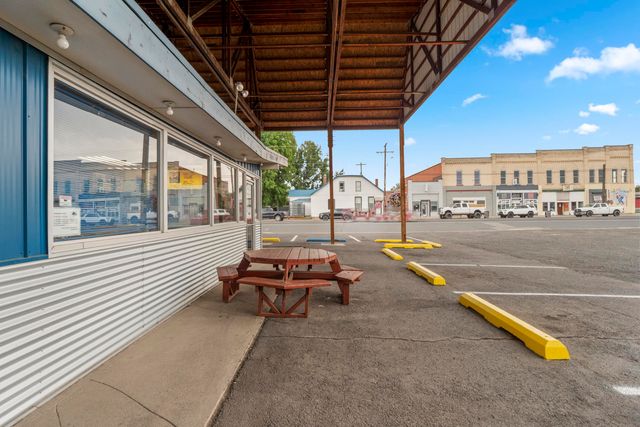 210 W Broadway Ave, Reardan, WA 99029