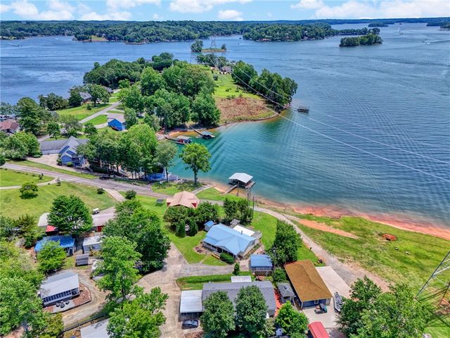 225 Nicholson Cove Road, Seneca, SC 29672