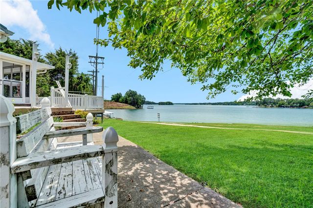 225 Nicholson Cove Road, Seneca, SC 29672