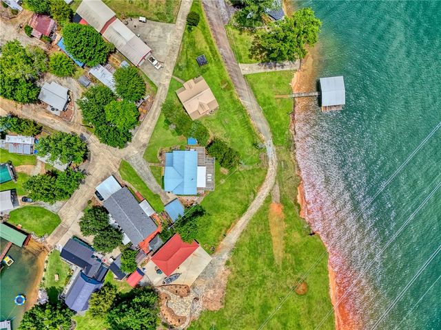 225 Nicholson Cove Road, Seneca, SC 29672