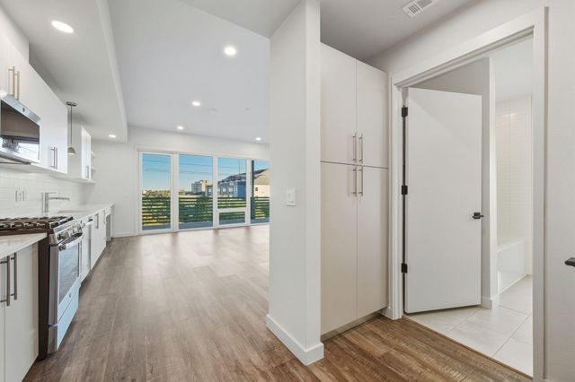 4004 Banister Ln LN 310, Austin, TX 78704