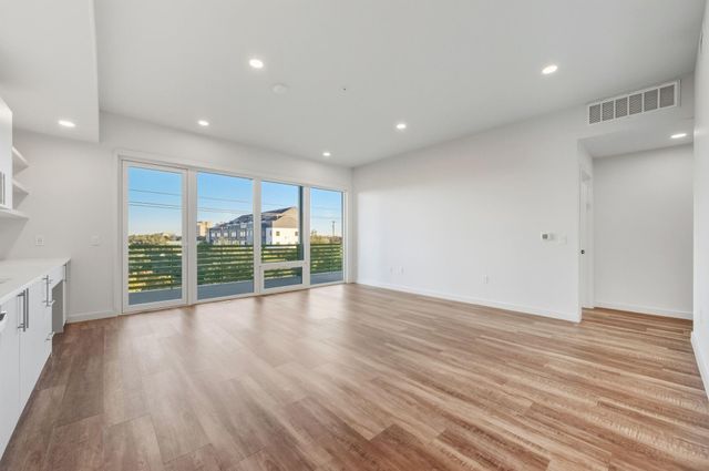 4004 Banister Ln LN 310, Austin, TX 78704