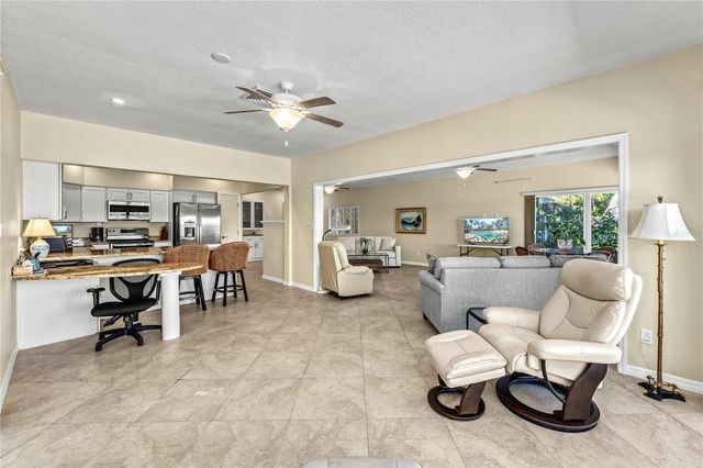 1320 MOONMIST DRIVE B-11, Sarasota, FL 34242