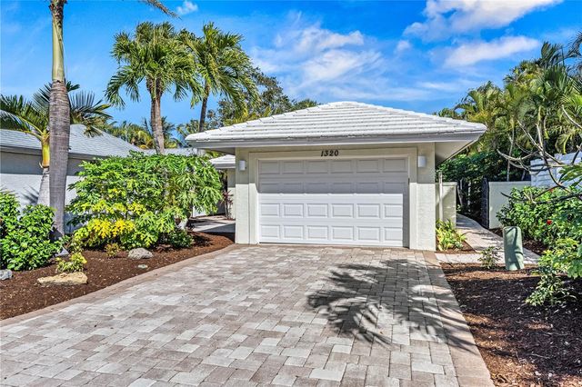 1320 MOONMIST DRIVE B-11, Sarasota, FL 34242
