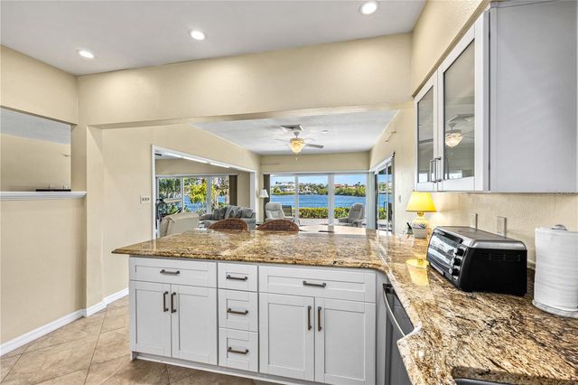 1320 MOONMIST DRIVE B-11, Sarasota, FL 34242