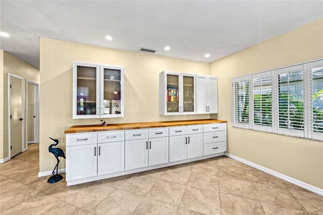 1320 MOONMIST DRIVE B-11, Sarasota, FL 34242