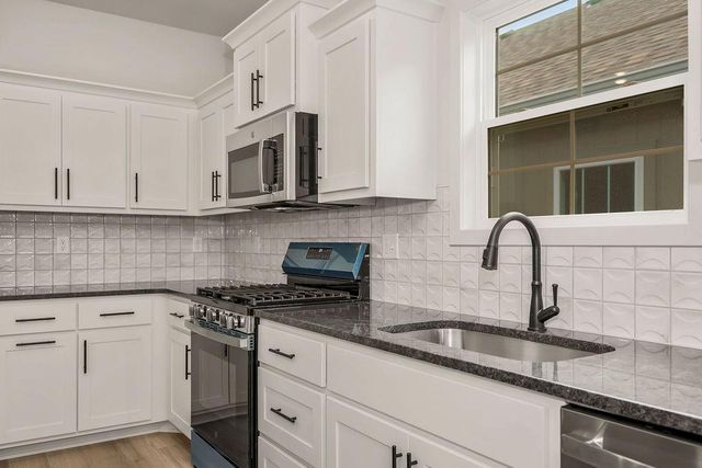 1600 Cottonwood Creek Avenue 9, Kearney, MO 64060