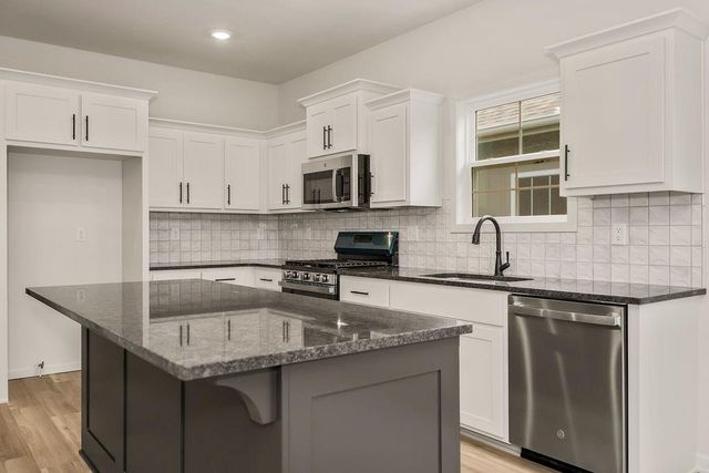 1600 Cottonwood Creek Avenue 9, Kearney, MO 64060