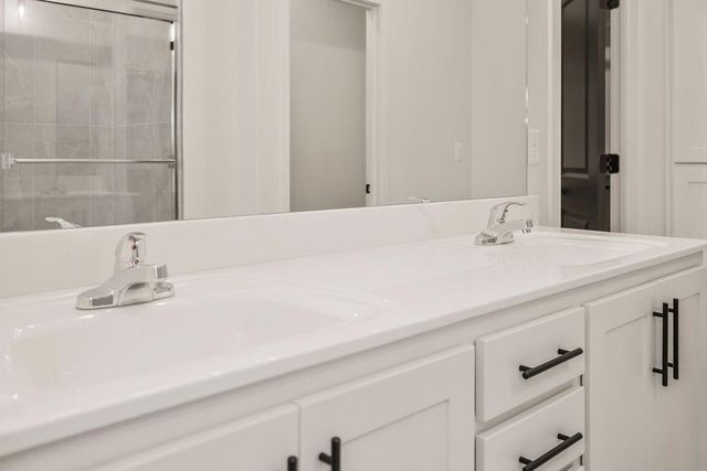 1600 Cottonwood Creek Avenue 9, Kearney, MO 64060
