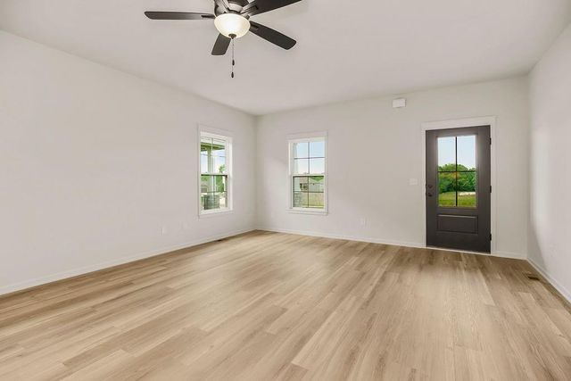 1600 Cottonwood Creek Avenue 9, Kearney, MO 64060