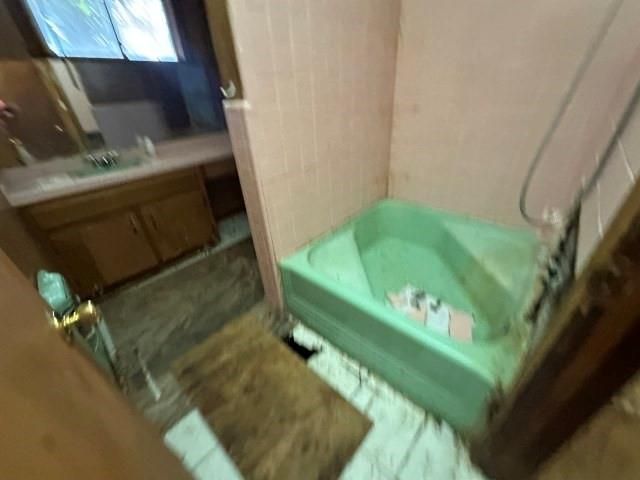 612 S East Street, Edna, TX 77957