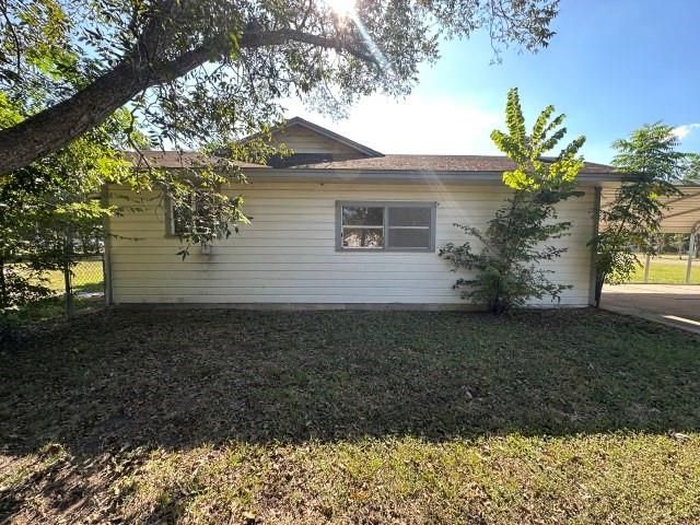 612 S East Street, Edna, TX 77957