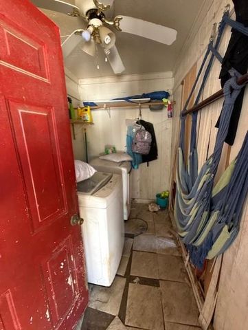 517 Giddings ST, Lexington, TX 78947