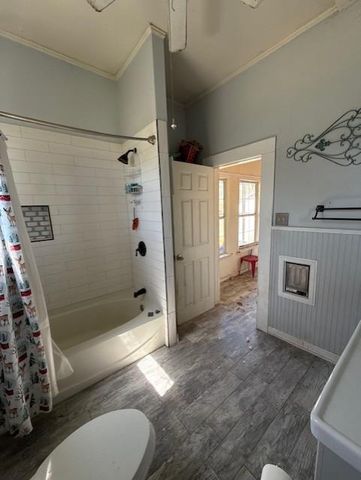 517 Giddings ST, Lexington, TX 78947