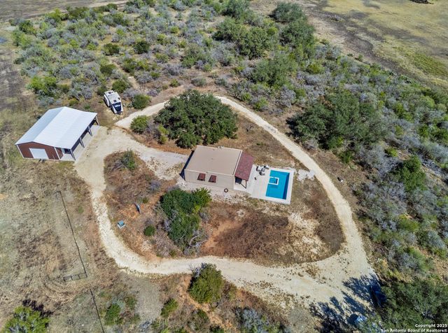 1918 County Road 467, Hondo, TX 78861