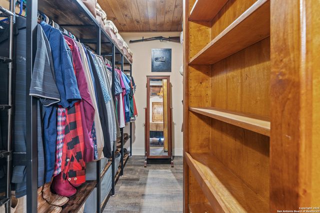 1918 County Road 467, Hondo, TX 78861