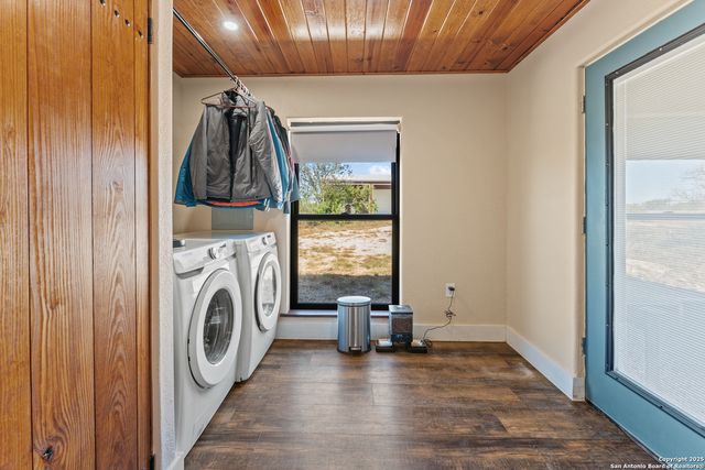 1918 County Road 467, Hondo, TX 78861