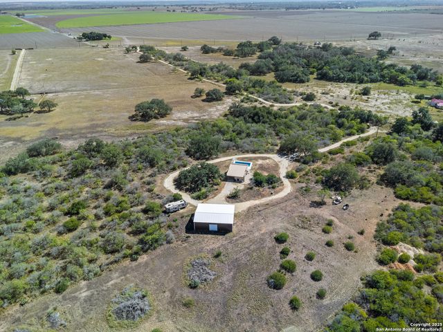 1918 County Road 467, Hondo, TX 78861