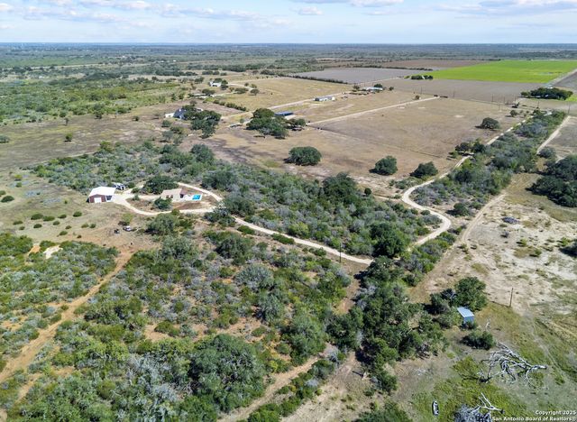 1918 County Road 467, Hondo, TX 78861